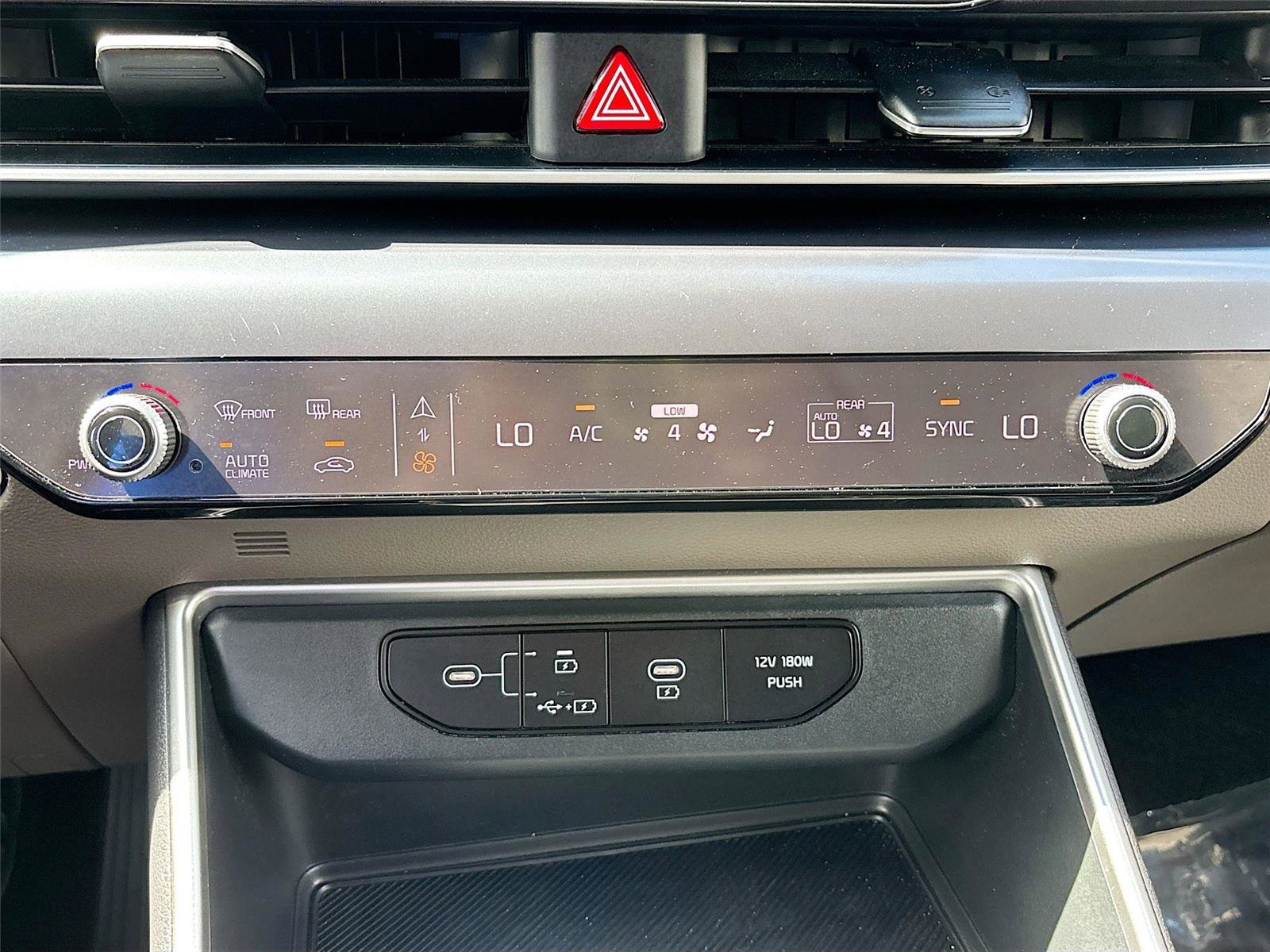 Used 2025 Kia Carnival FWD image 16