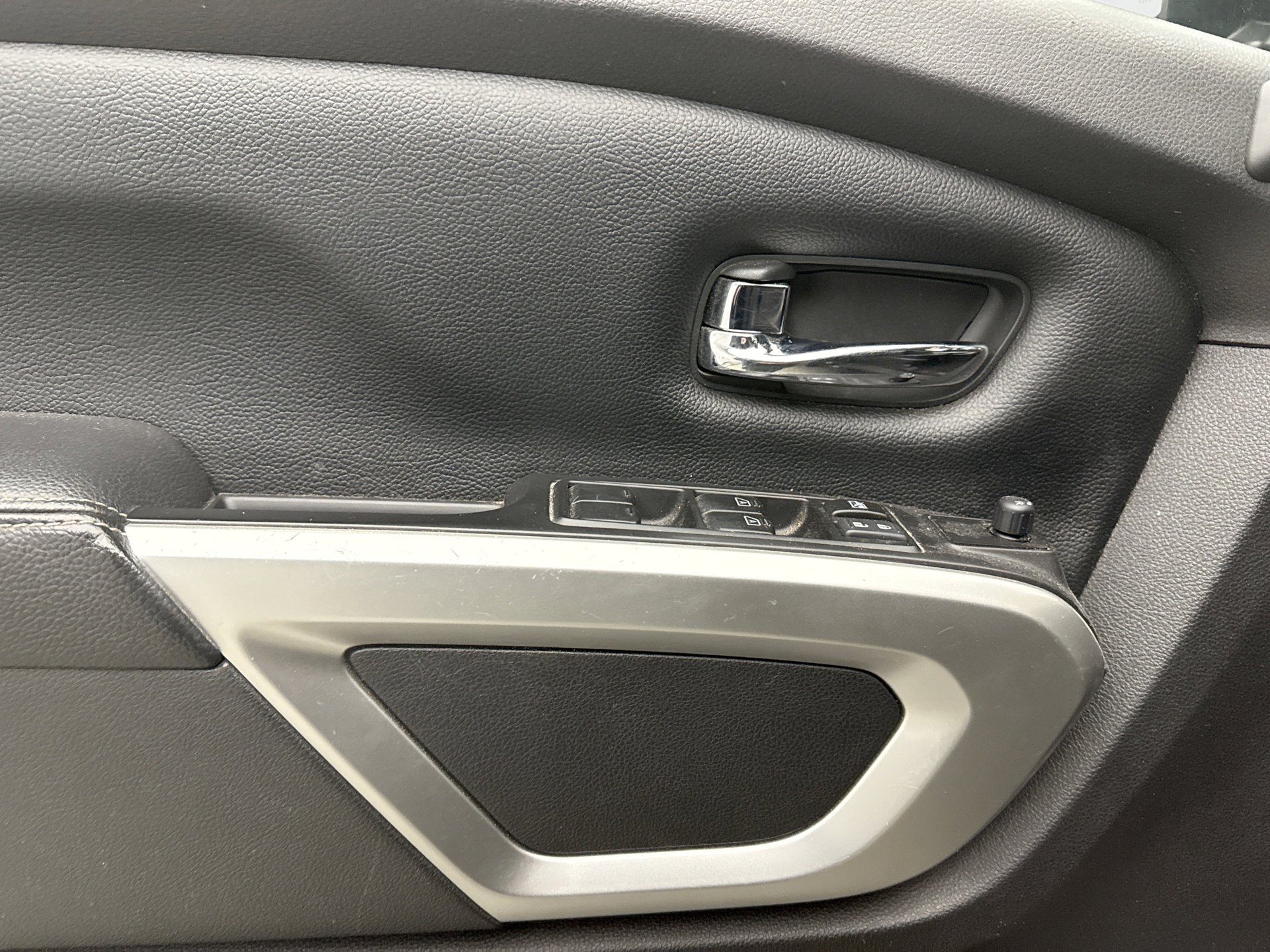 Used 2017 Nissan Titan PRO-4X w/ Pro-4x Convenience Package AWD/4WD image 6