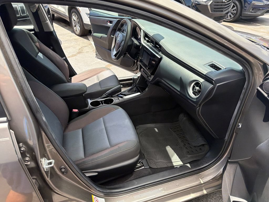 Used 2018 Toyota Corolla LE FWD image 43