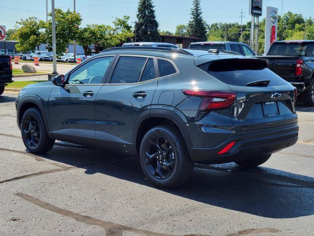 New 2026 Chevrolet Trax LT w/ Midnight Edition FWD image 3