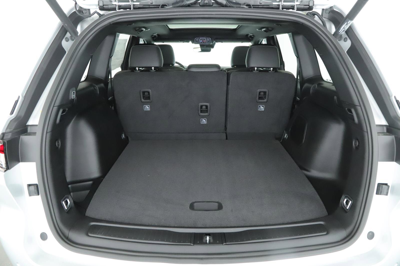 New 2026 Jeep Grand Cherokee Limited w/ Limited Altitude Package image 15