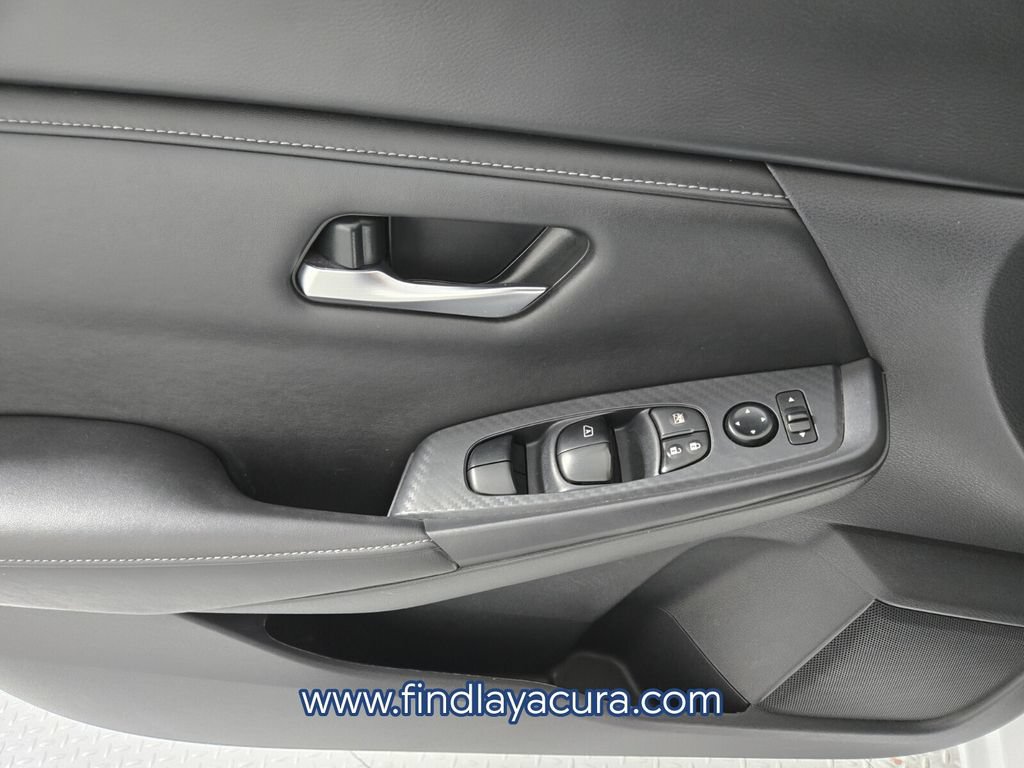Used 2024 Nissan Sentra SV FWD image 20