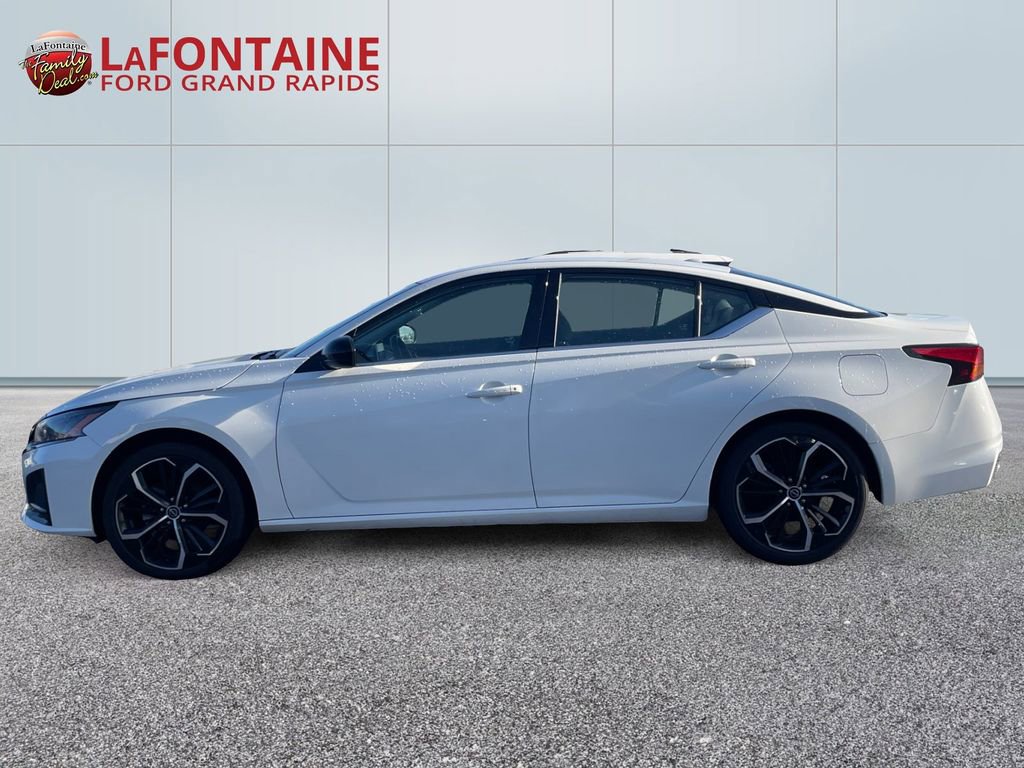 Used 2025 Nissan Altima 2.5 SR FWD image 4