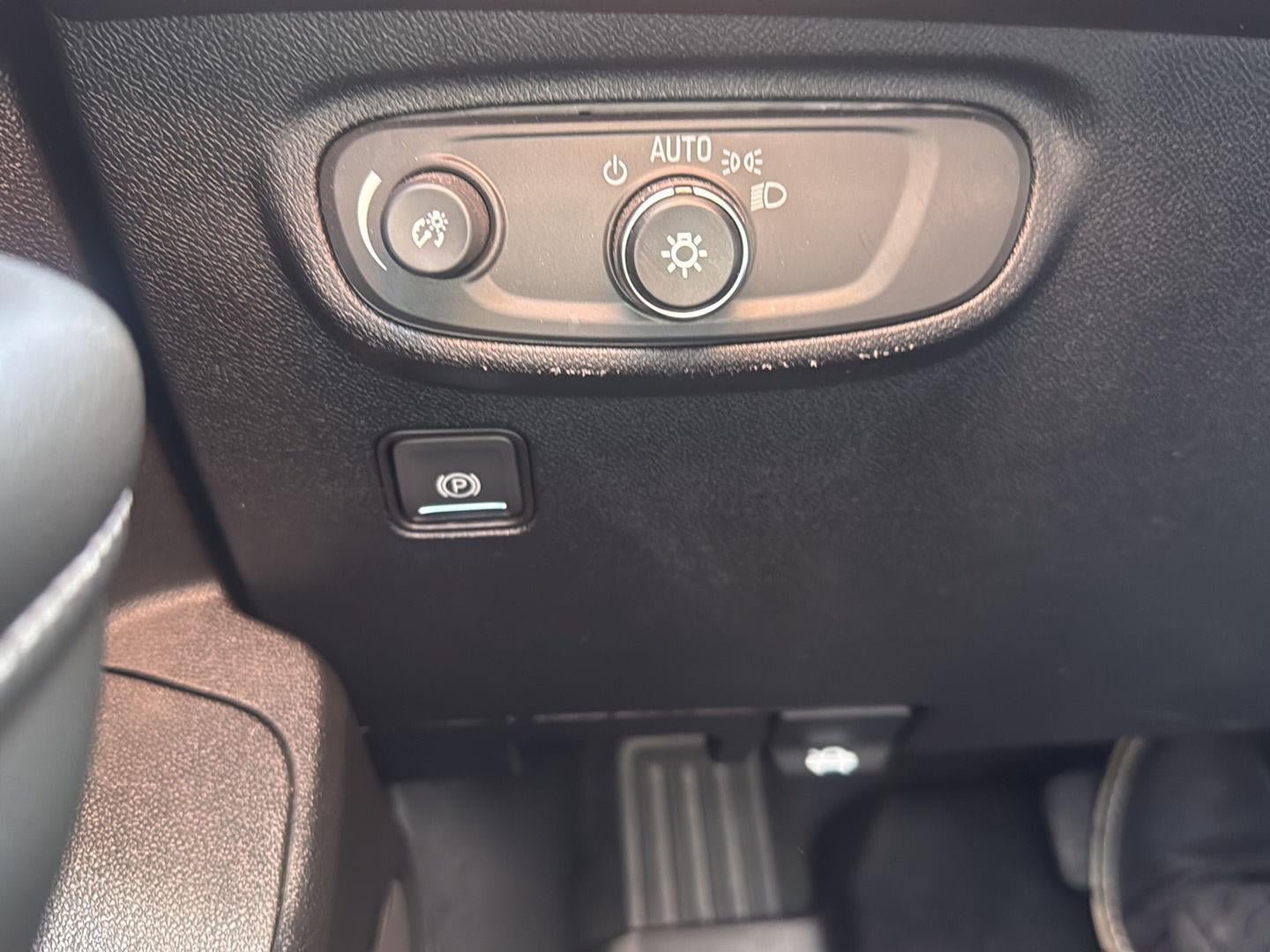 Used 2024 GMC Terrain SLE w/ Driver Convenience Package AWD/4WD image 19