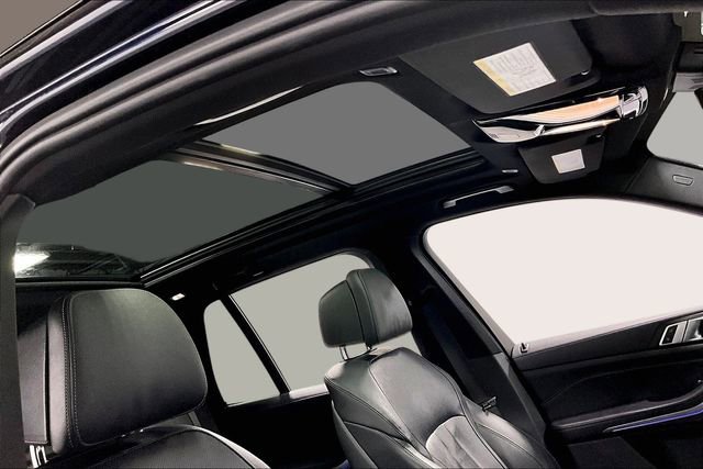 Used 2020 BMW X5 M50i w/ Premium Package image 4