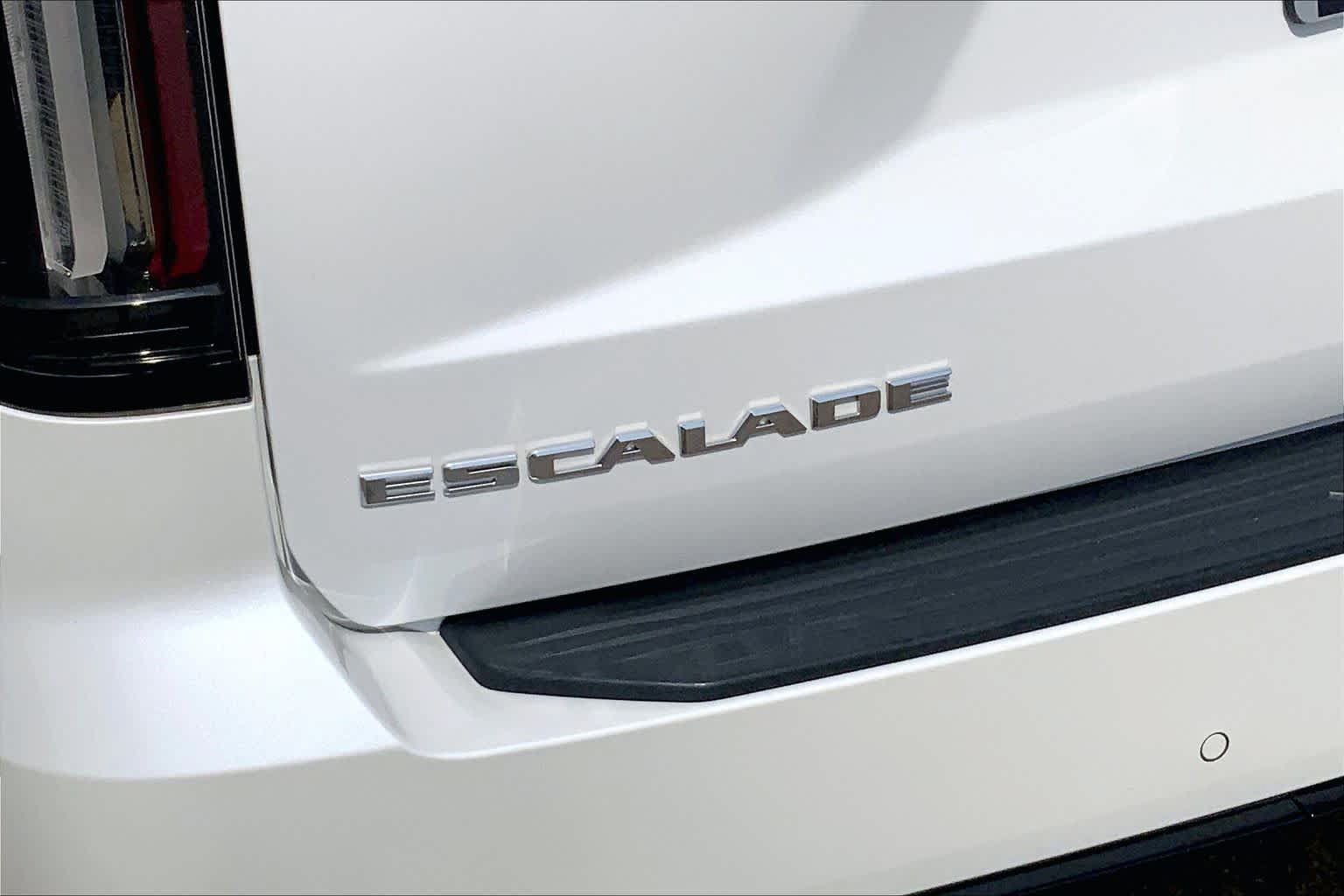 Used 2023 Cadillac Escalade Premium Luxury w/ LPO, Radiant Package AWD/4WD image 10