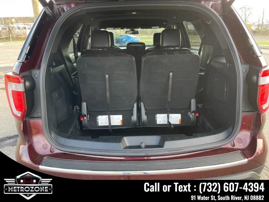 Used 2018 Ford Explorer XLT w/ Equipment Group 202A AWD/4WD image 15