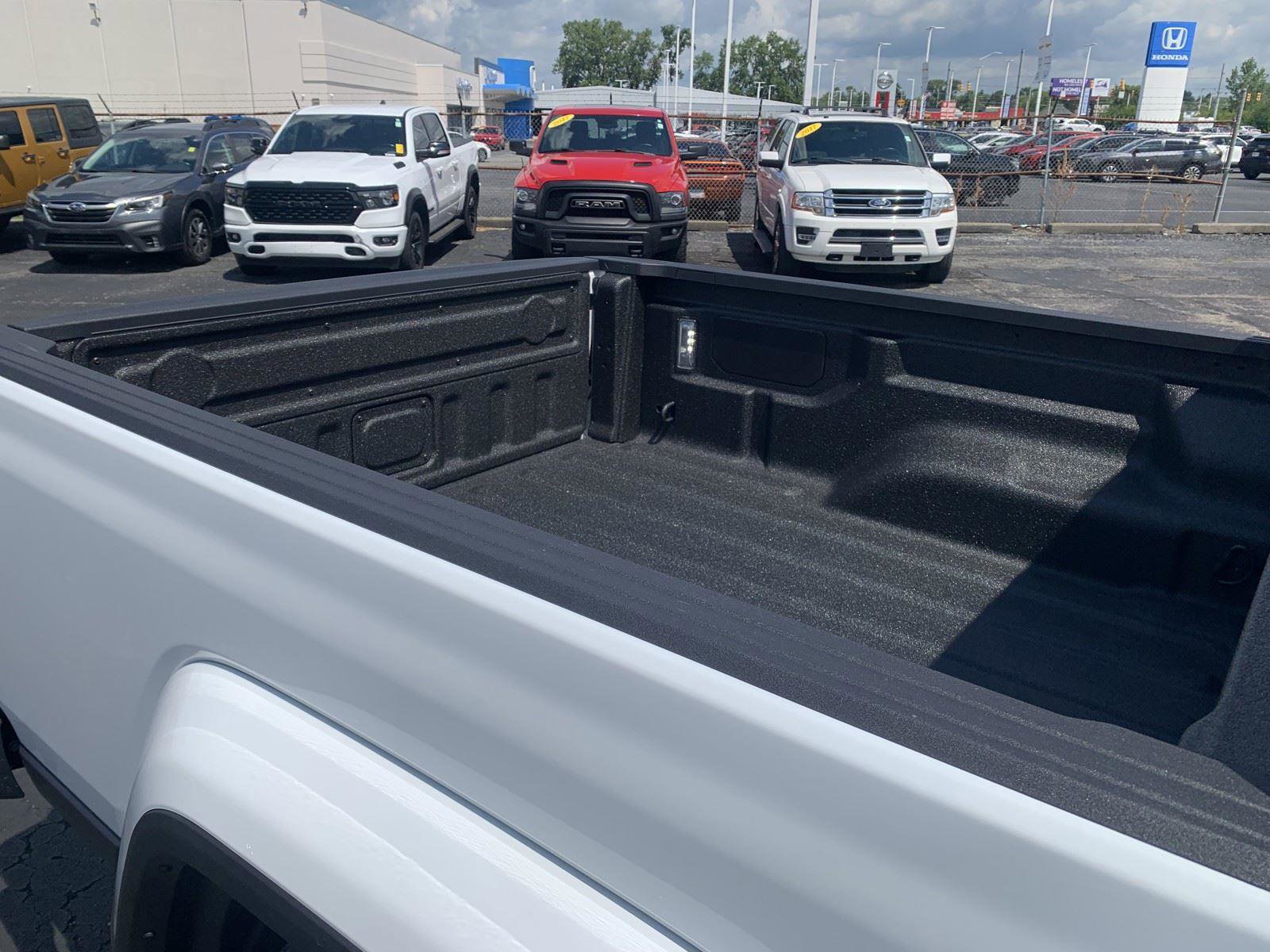 New 2025 Jeep Gladiator Sport image 13