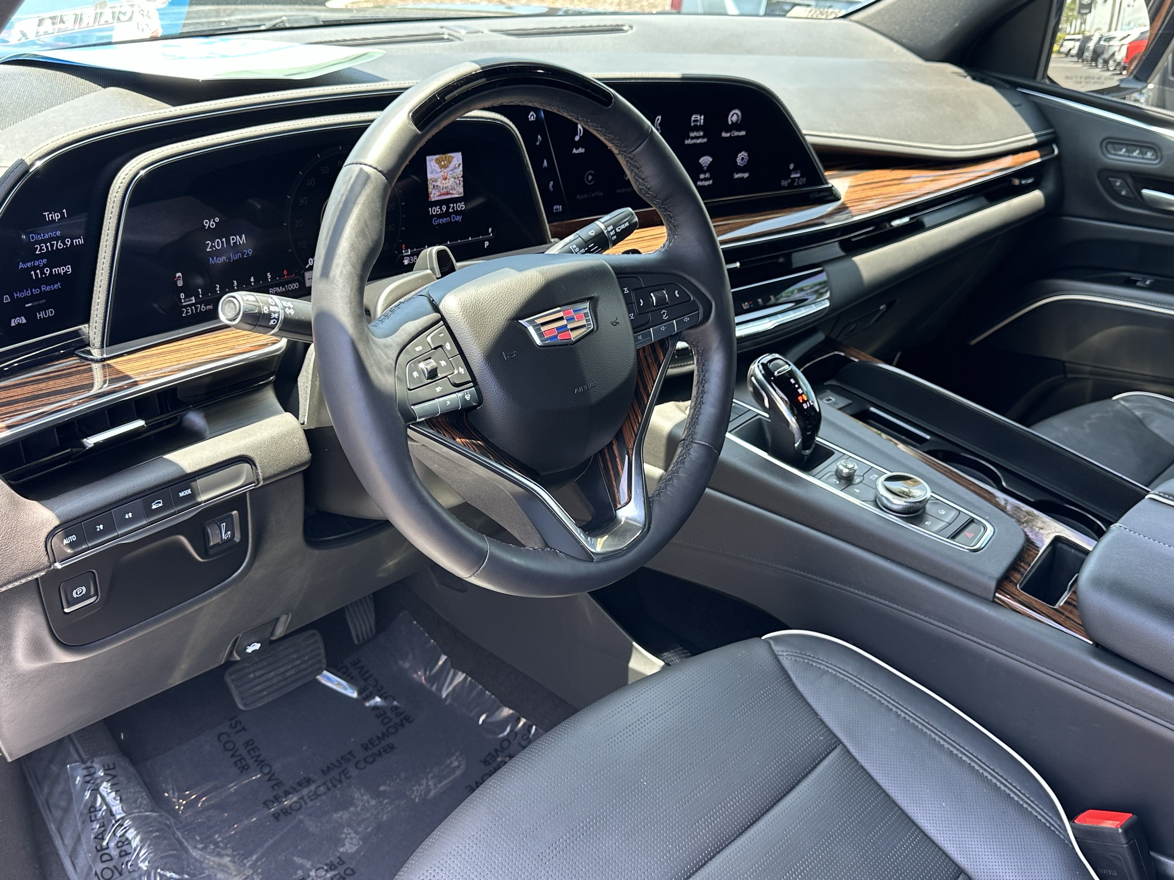 Used 2023 Cadillac Escalade ESV Premium Luxury AWD/4WD image 20