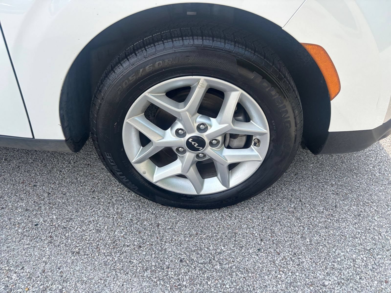 Used 2025 Kia Soul LX w/ LX Technology Package FWD image 27