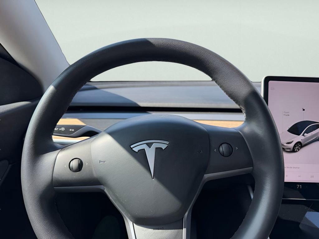 Used 2021 Tesla Model Y Long Range image 17