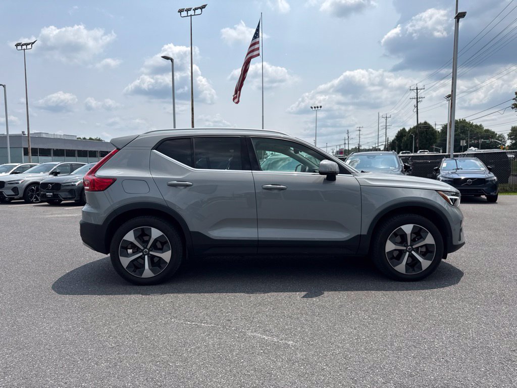 Certified 2024 Volvo XC40 B5 Plus w/ Climate Package AWD/4WD image 9
