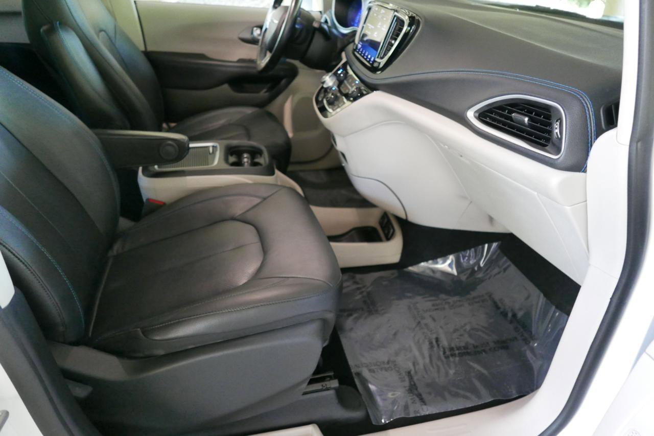 Used 2021 Chrysler Pacifica Touring-L FWD image 10