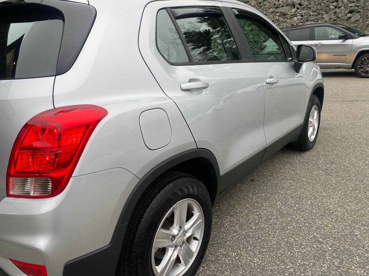 Used 2020 Chevrolet Trax LS AWD/4WD image 31