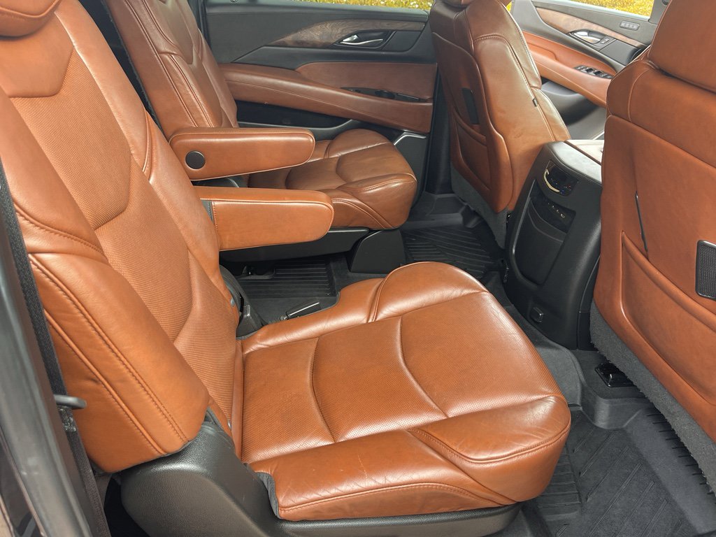 Used 2019 Cadillac Escalade ESV Luxury w/ LPO, Escalade Noir Package image 38