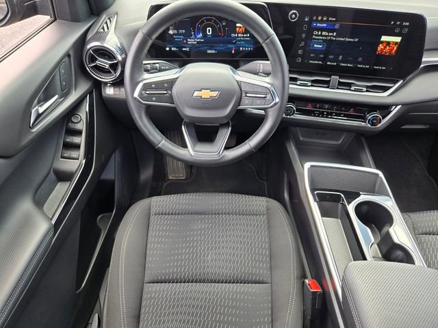 Used 2025 Chevrolet Equinox LT w/ Safety and Technology Package image 12