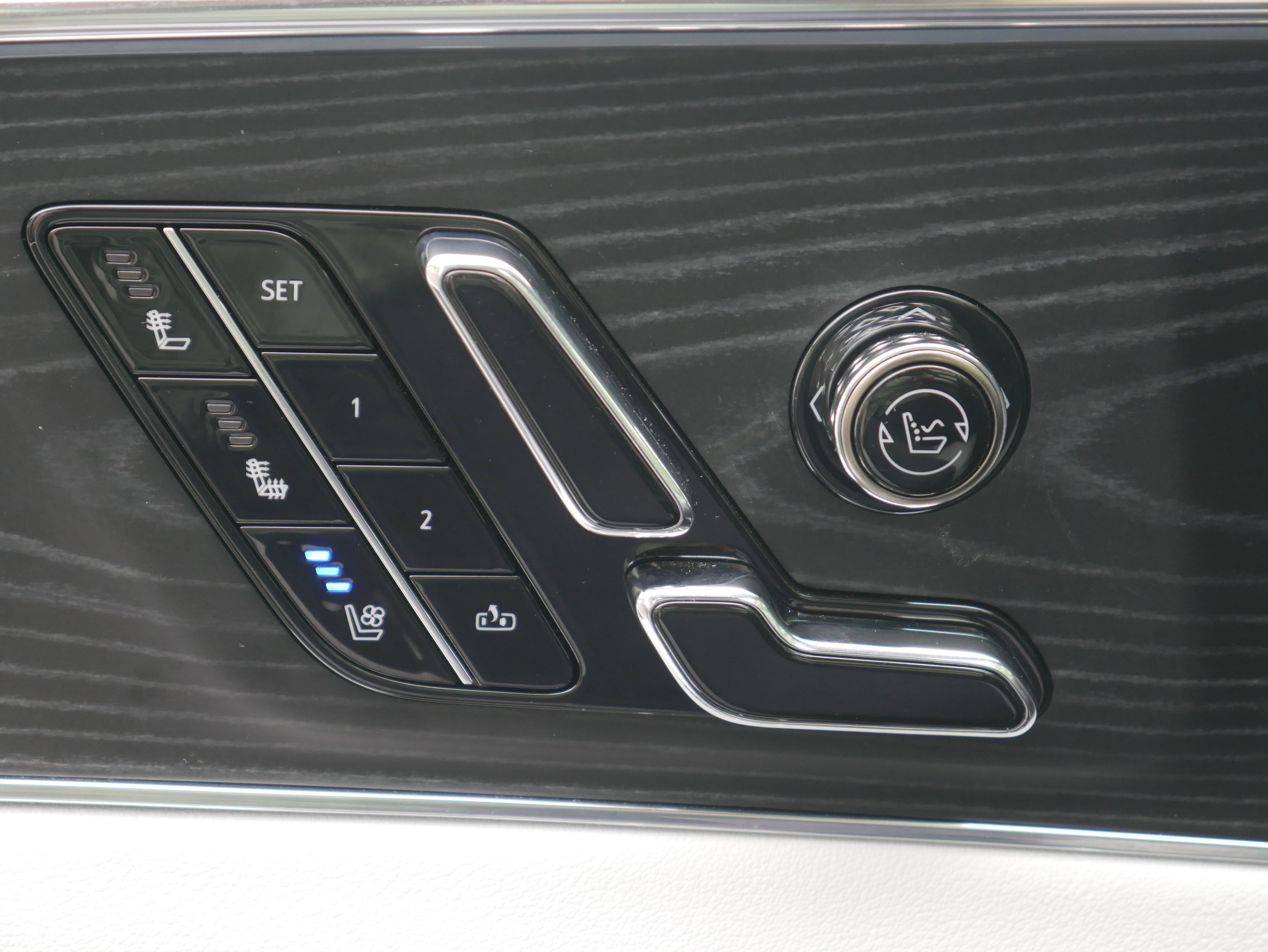 Certified 2024 Cadillac Lyriq Luxury w/ LPO, Floor Liner Package image 26