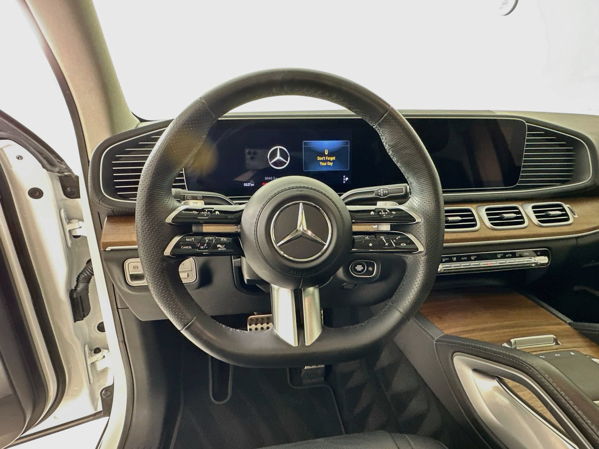 Used 2024 Mercedes-Benz GLS 450 4MATIC image 12