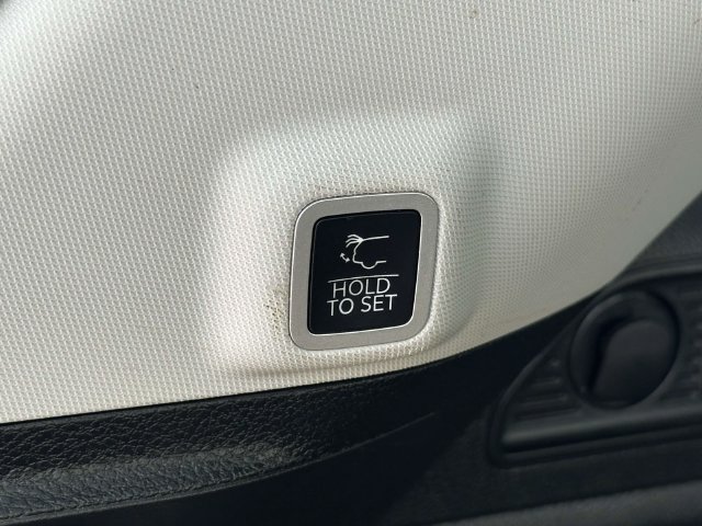 Used 2023 Jeep Grand Cherokee Limited AWD/4WD image 15