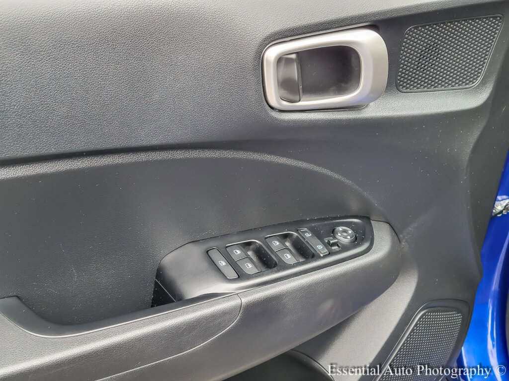 Used 2024 Hyundai Venue SEL image 16