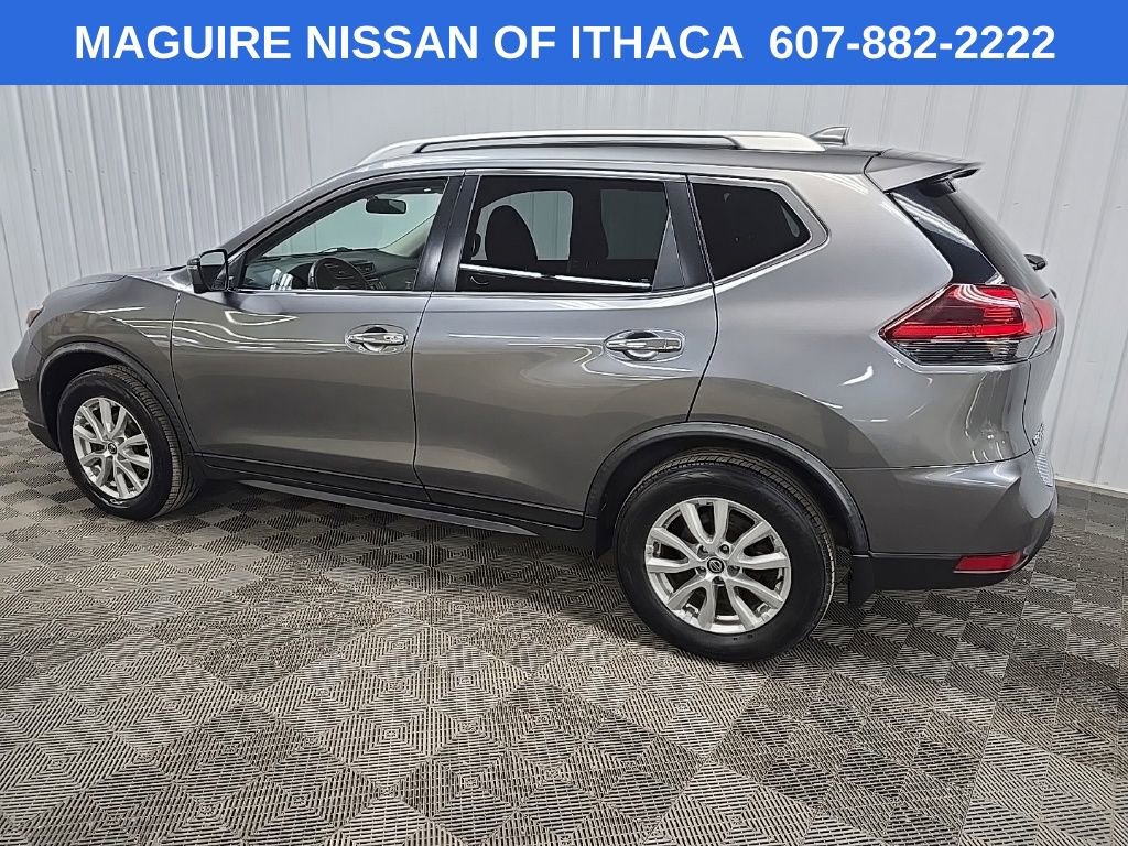Used 2018 Nissan Rogue SV w/ Sun & Sound Touring Package image 4