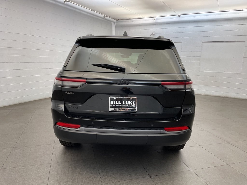 New 2026 Jeep Grand Cherokee Altitude AWD/4WD image 4