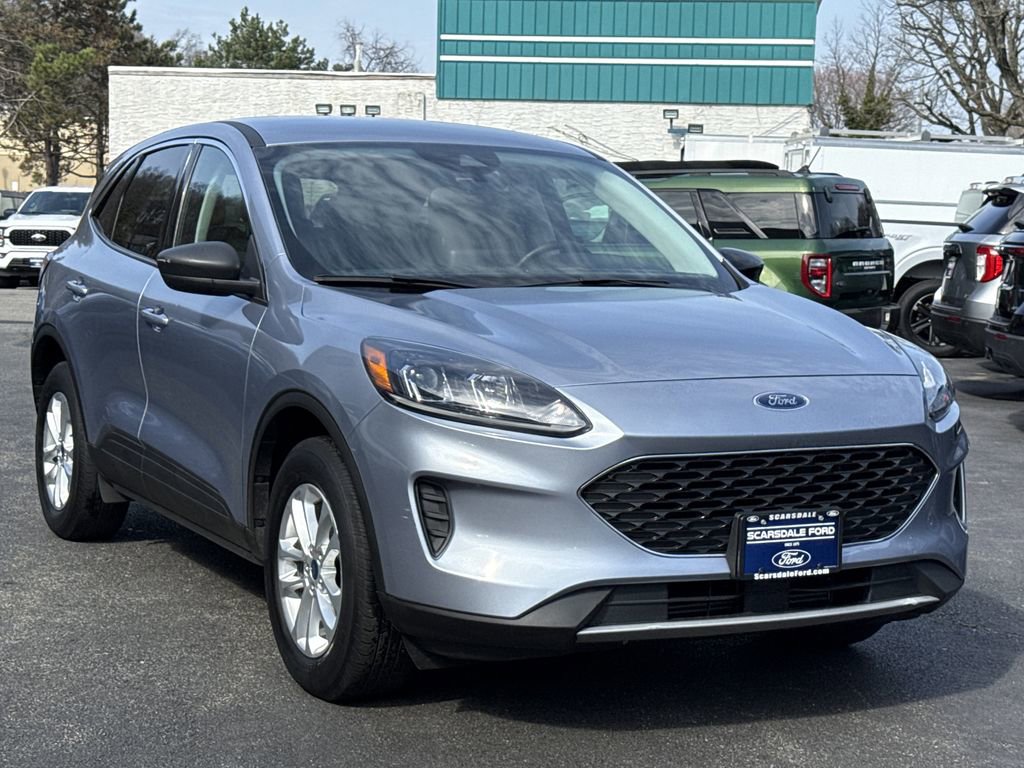 Used 2022 Ford Escape SE w/ Convenience Package image 1