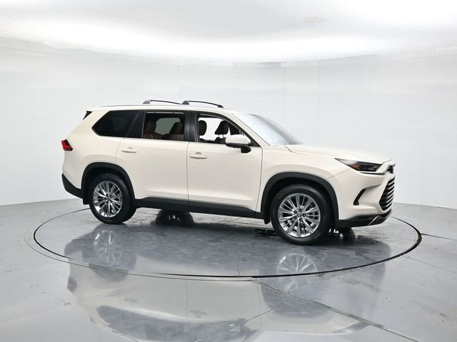 Used 2024 Toyota Grand Highlander Platinum image 3