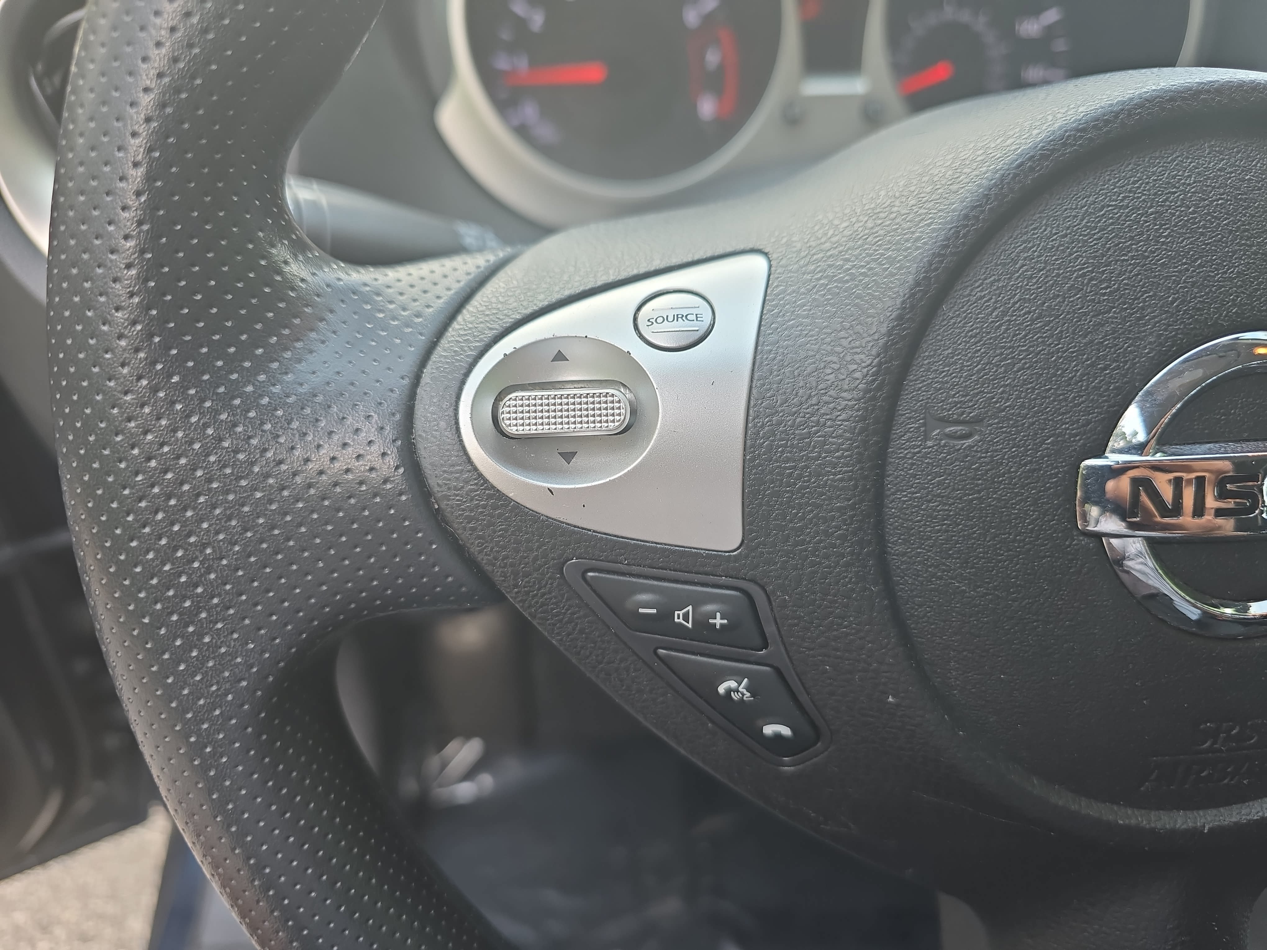 Used 2014 Nissan Juke S FWD image 18