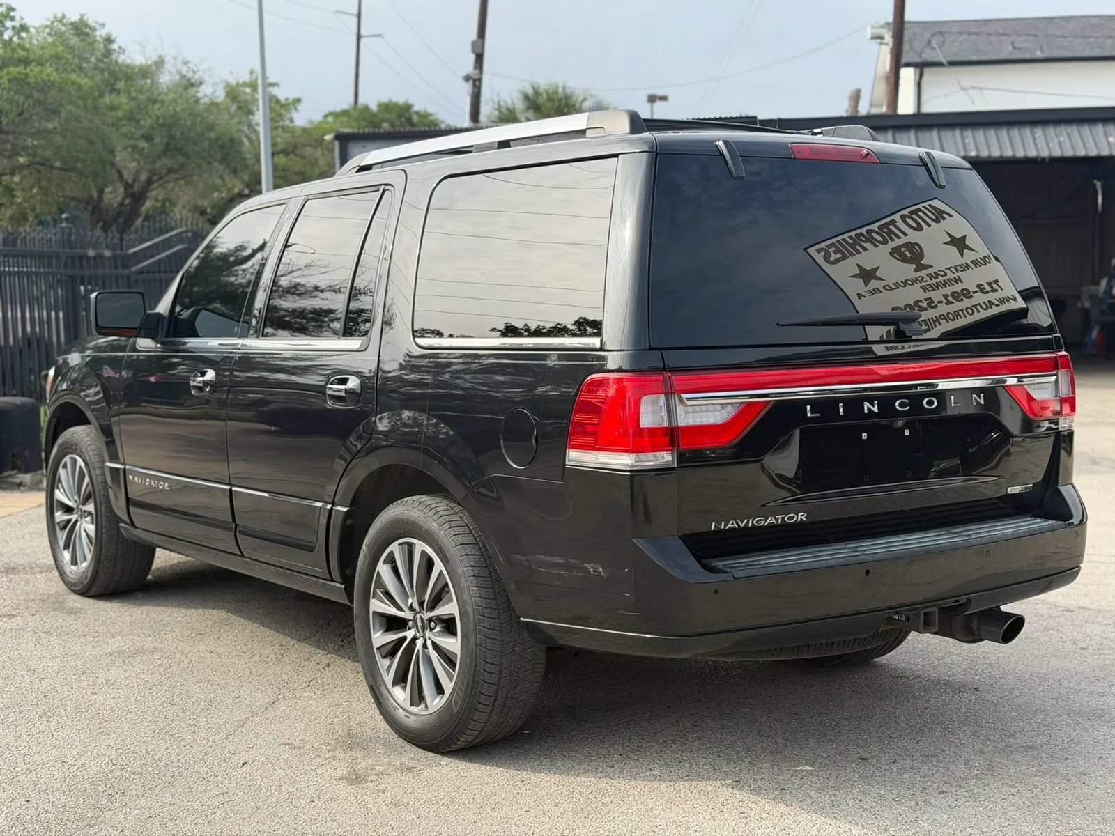 Used 2015 Lincoln Navigator 4WD image 5