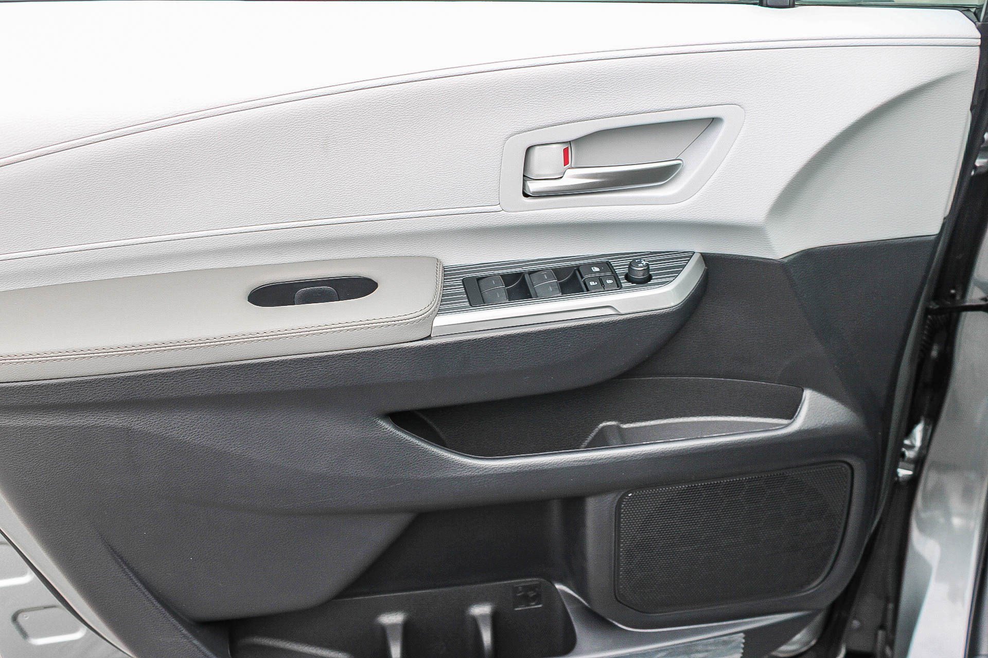 New 2026 Toyota Sienna XLE FWD image 23