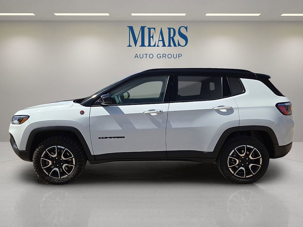 Used 2024 Jeep Compass Trailhawk image 2