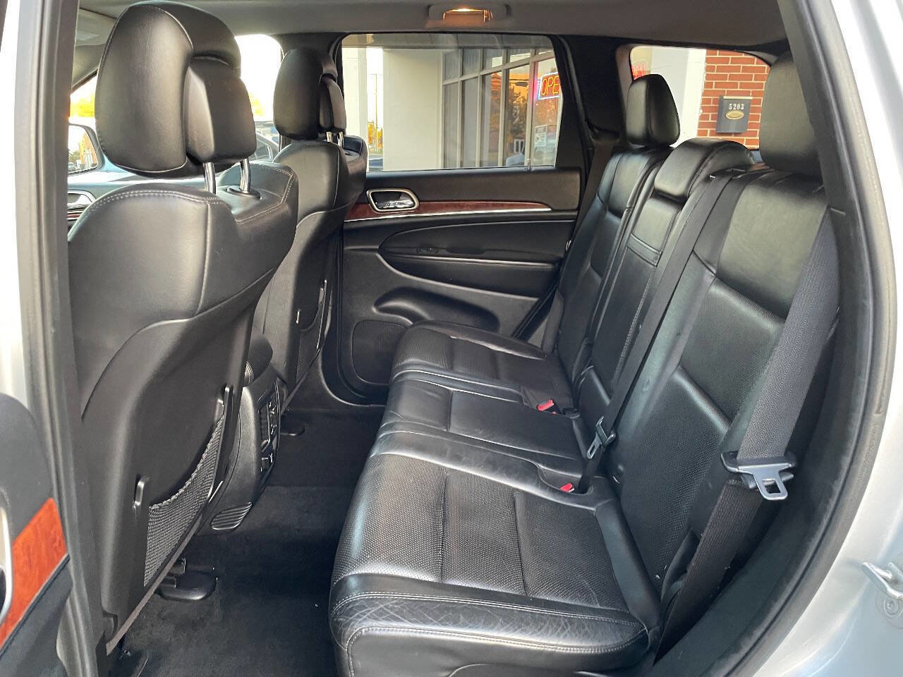 Used 2013 Jeep Grand Cherokee Limited w/ Advance Technology Group image 29