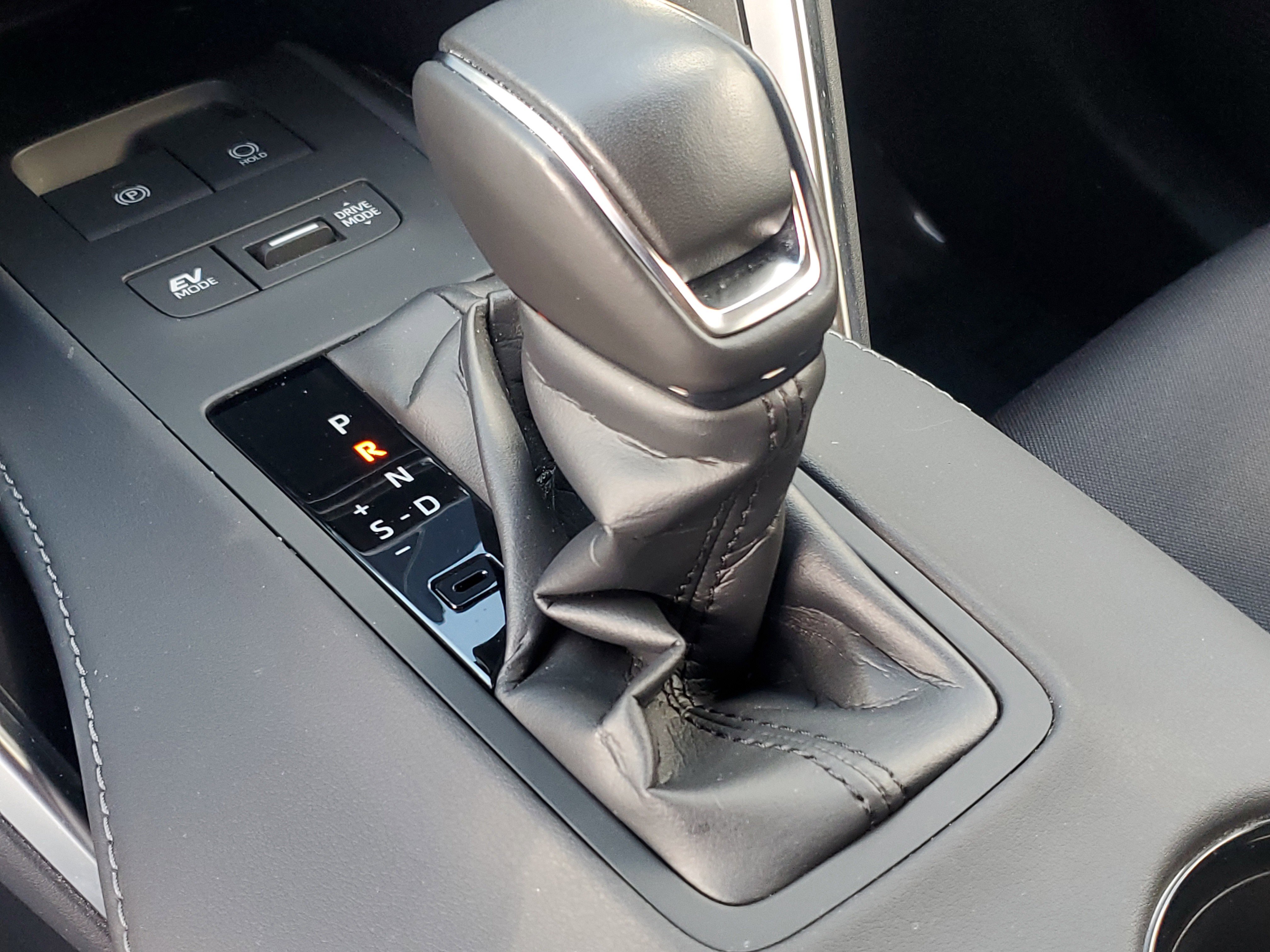 Used 2024 Toyota Venza LE image 26