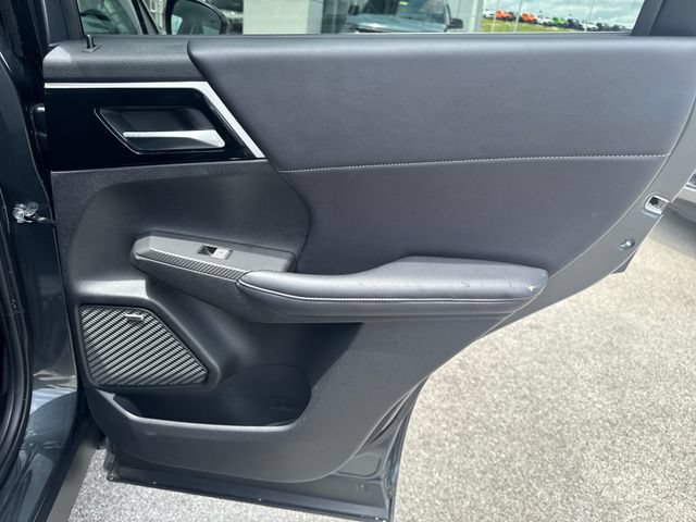 Used 2025 Mitsubishi Outlander AWD image 26