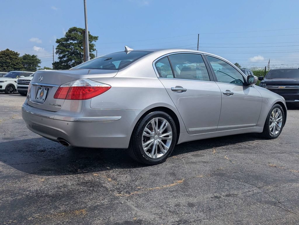 Used 2011 Hyundai Genesis 4.6 RWD image 5