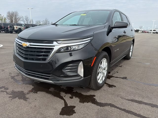Used 2023 Chevrolet Equinox LT w/ LPO, Floor Liner Package FWD image 2