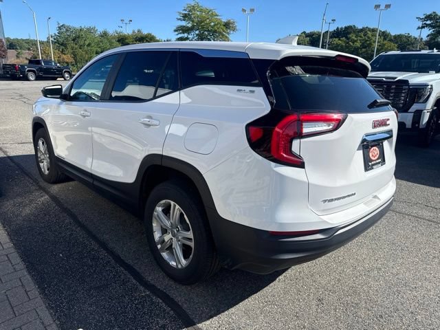Used 2024 GMC Terrain SLE AWD/4WD image 4