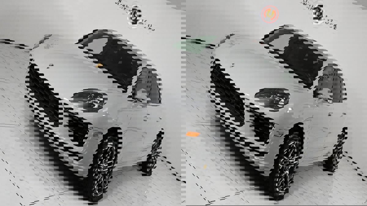 Used 2021 Porsche Macan Turbo w/ Premium Package Plus (PF0) image 18