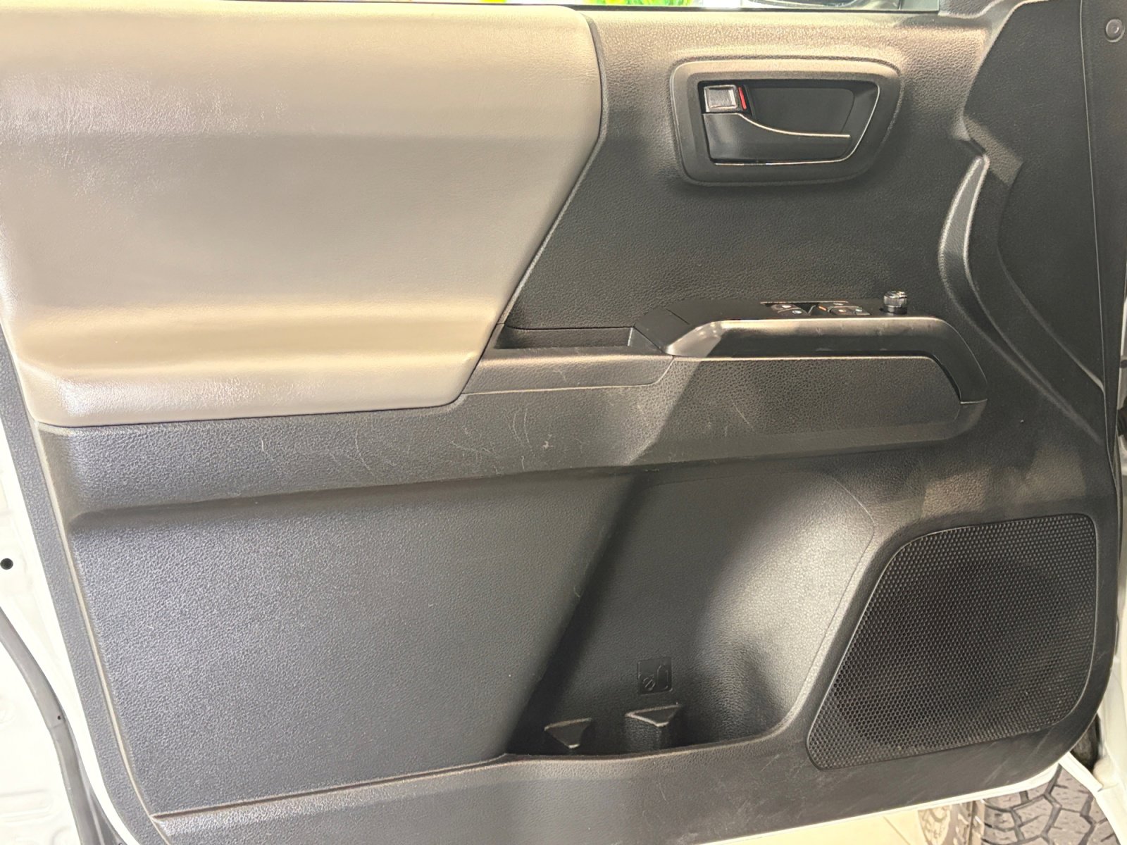 Used 2021 Toyota Tacoma SR RWD image 13