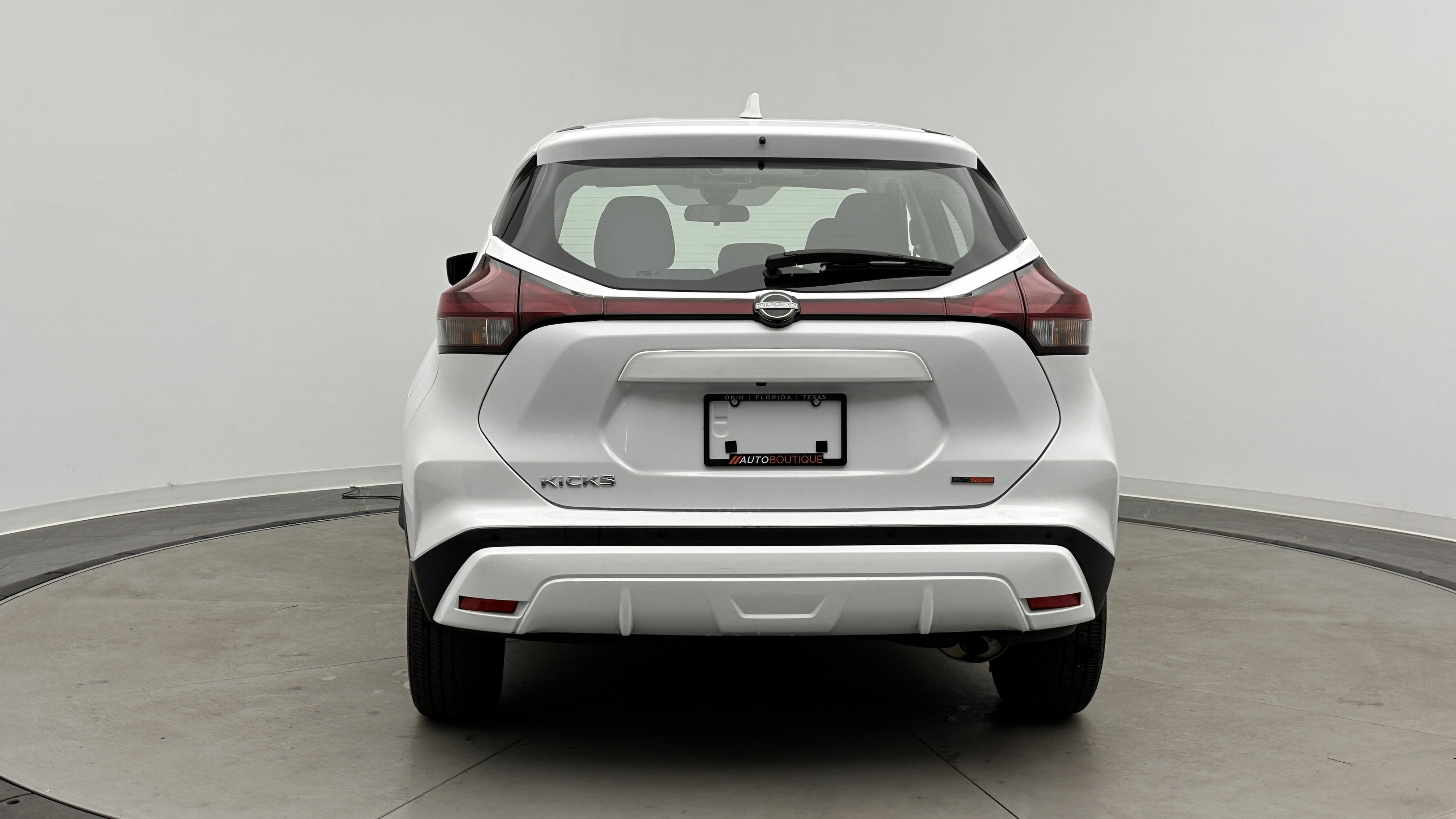 Used 2022 Nissan Kicks S FWD image 6