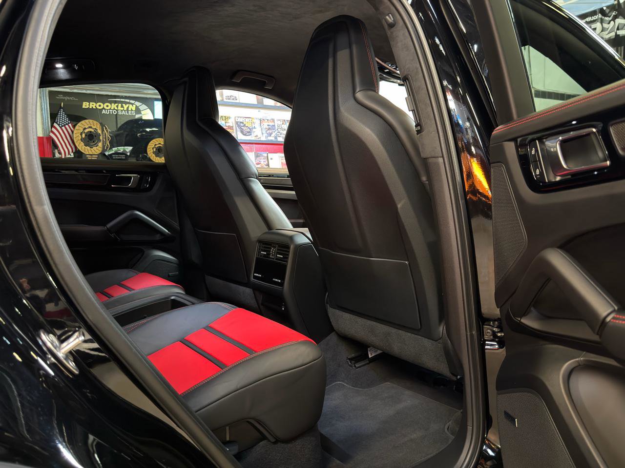 Used 2023 Porsche Cayenne Turbo GT AWD/4WD image 23