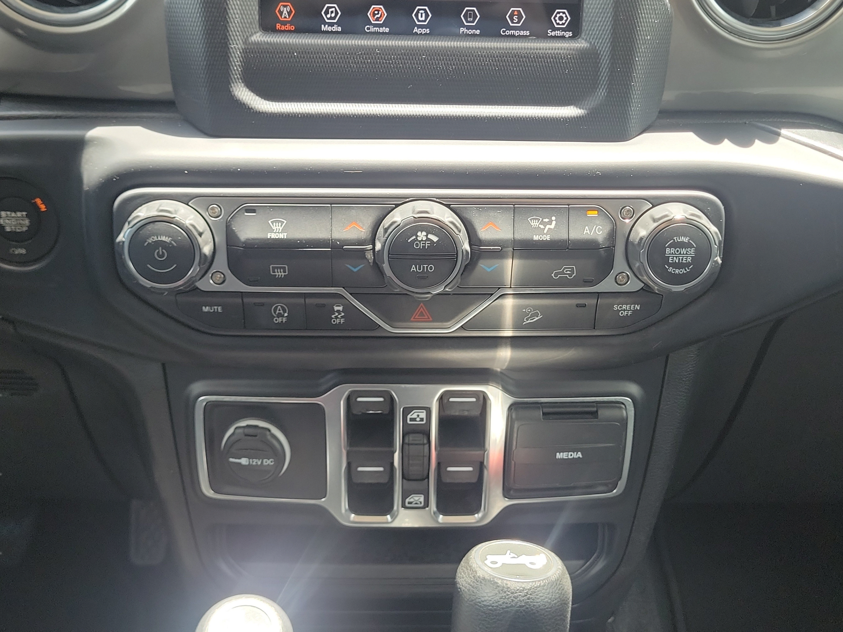 Used 2020 Jeep Wrangler Unlimited Sahara AWD/4WD image 14