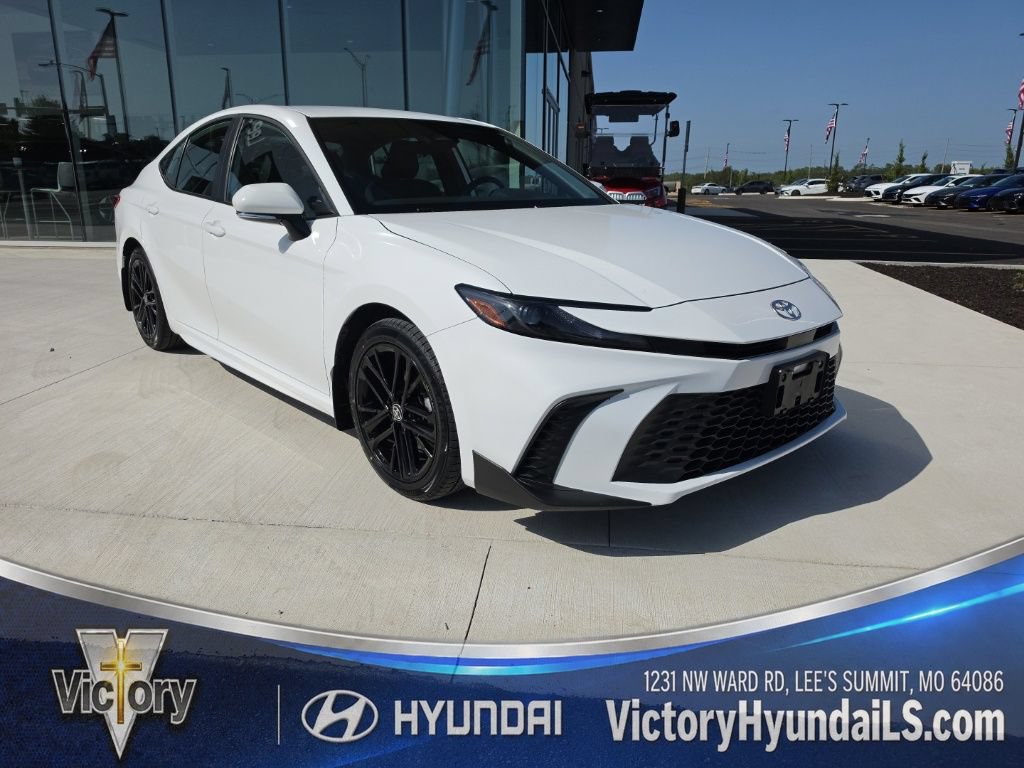 Used 2025 Toyota Camry SE FWD image 7