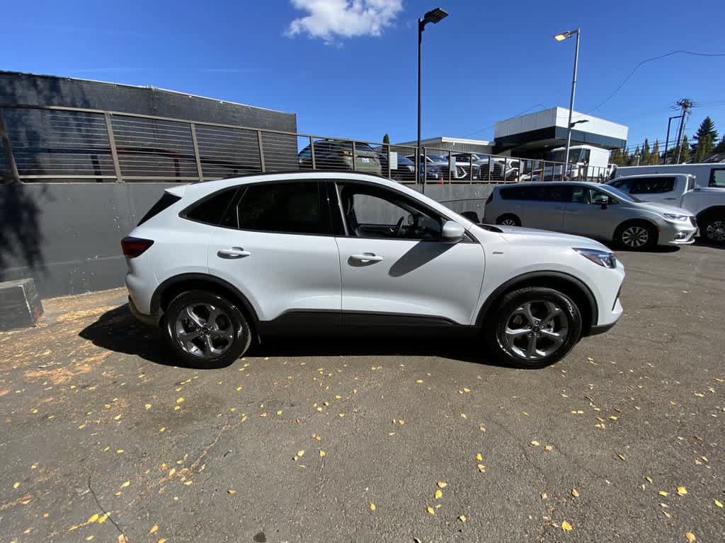 Used 2025 Ford Escape ST-Line Select AWD/4WD image 7