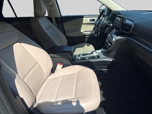 Used 2023 Ford Explorer XLT w/ Equipment Group 202A AWD/4WD image 19