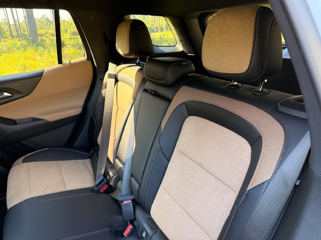 New 2027 Chevrolet Equinox ACTIV w/ Safety and Technology Package FWD image 28