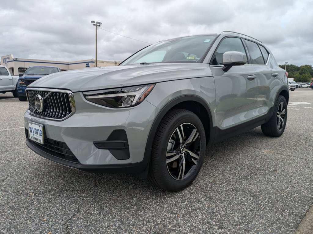 New 2025 Volvo XC40 B5 Core w/ Protection Package Premier AWD/4WD image 8