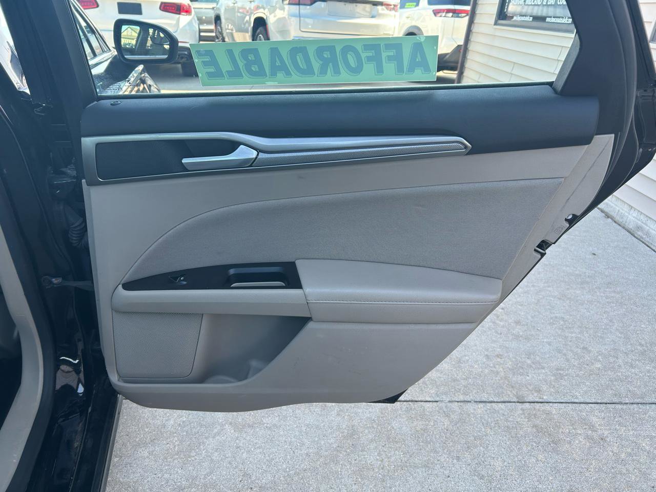 Used 2017 Ford Fusion SE image 15