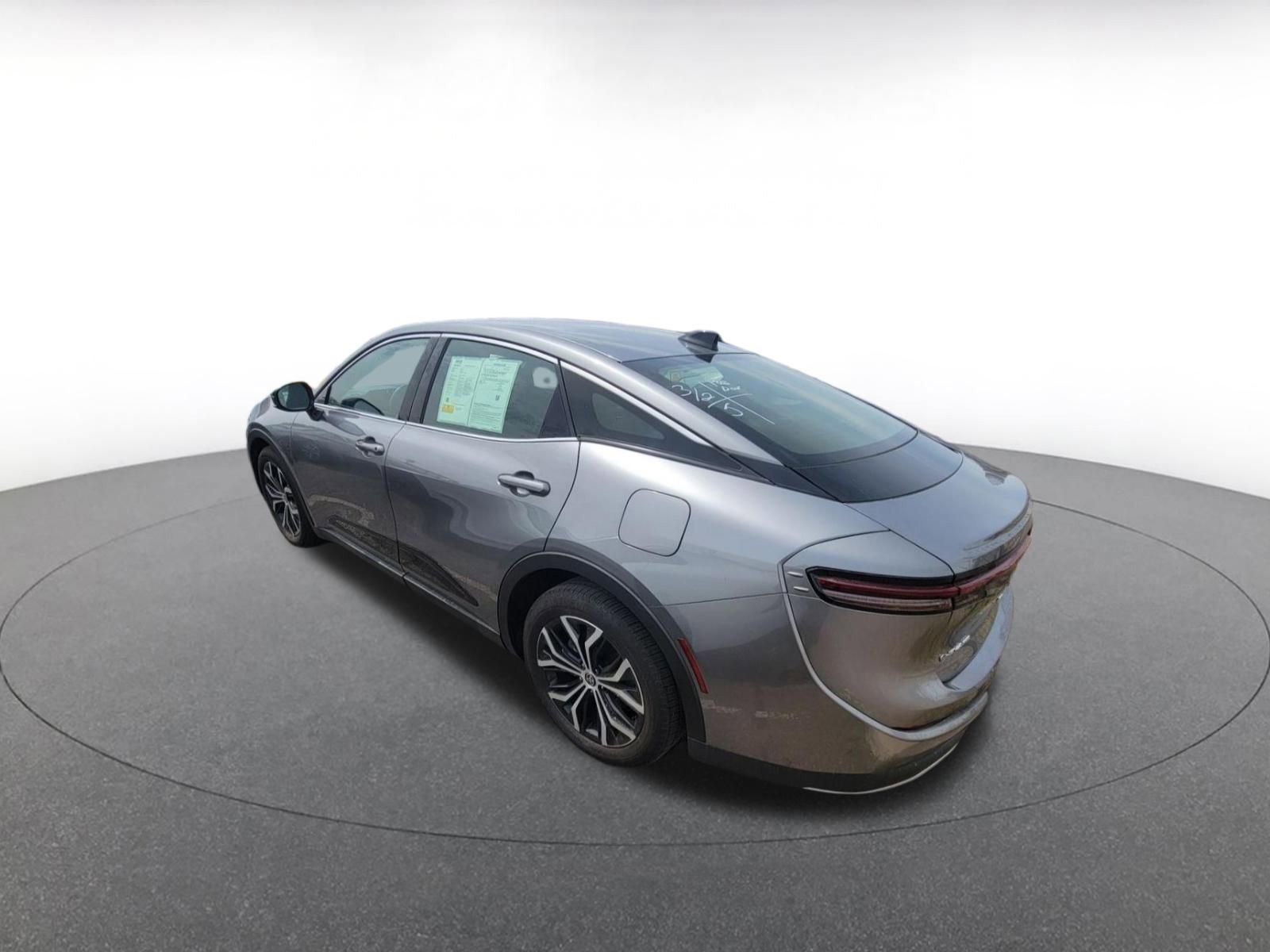Used 2025 Toyota Crown XLE video 2